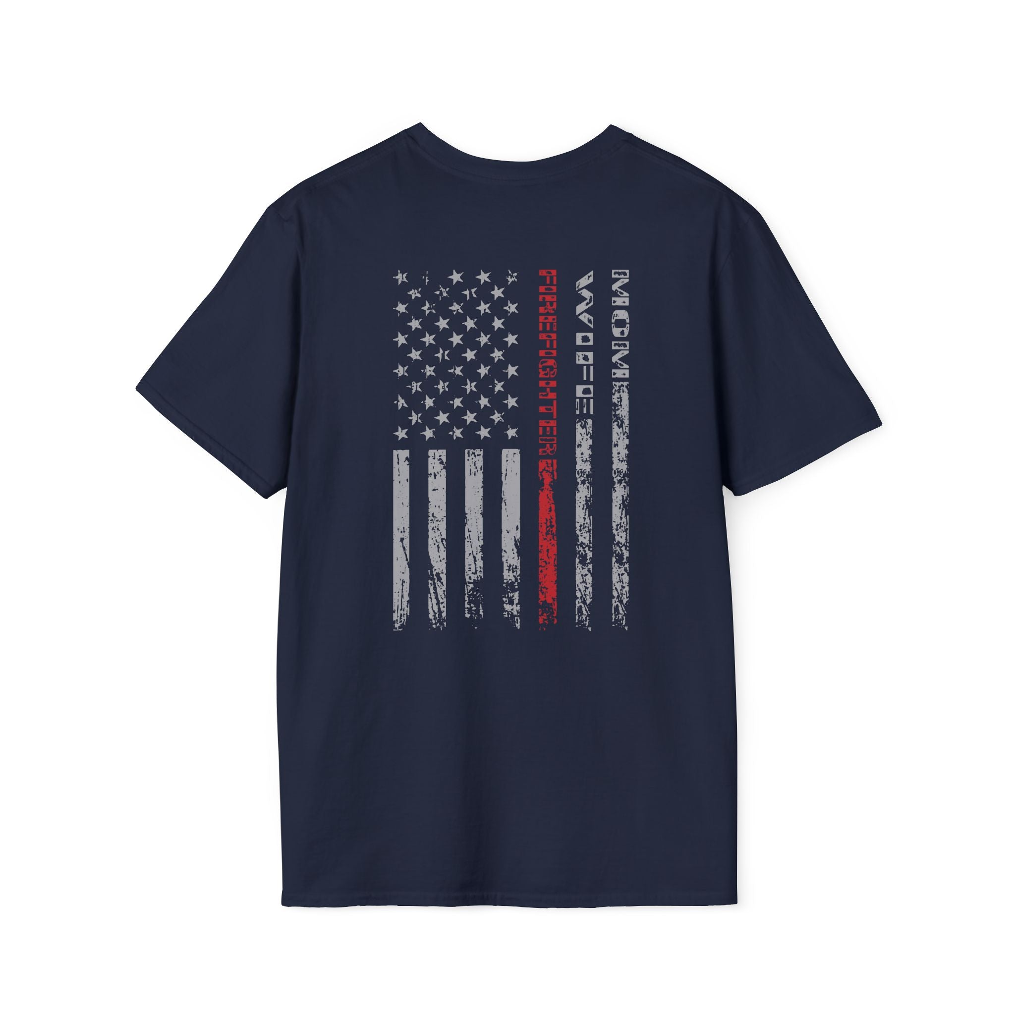 Firefighter Mom US Flag - Unisex Softstyle T-Shirt
